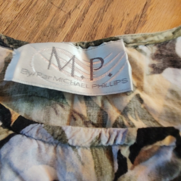 Floral top - Picture 3 of 3